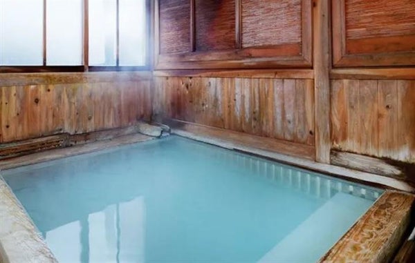 <新宿発・西船橋発> 【いい風呂の日】 極上の源泉100%かけ流し、青白濁の秘湯・高湯温泉!「旅館 玉子湯」たっぷり滞在19時間 と 晩秋の会津西街道・大内宿と鶴ヶ城 2日間3